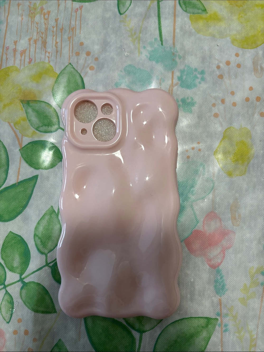 New Without Tags Pink Wavy Phone Case for Apple I phone 15